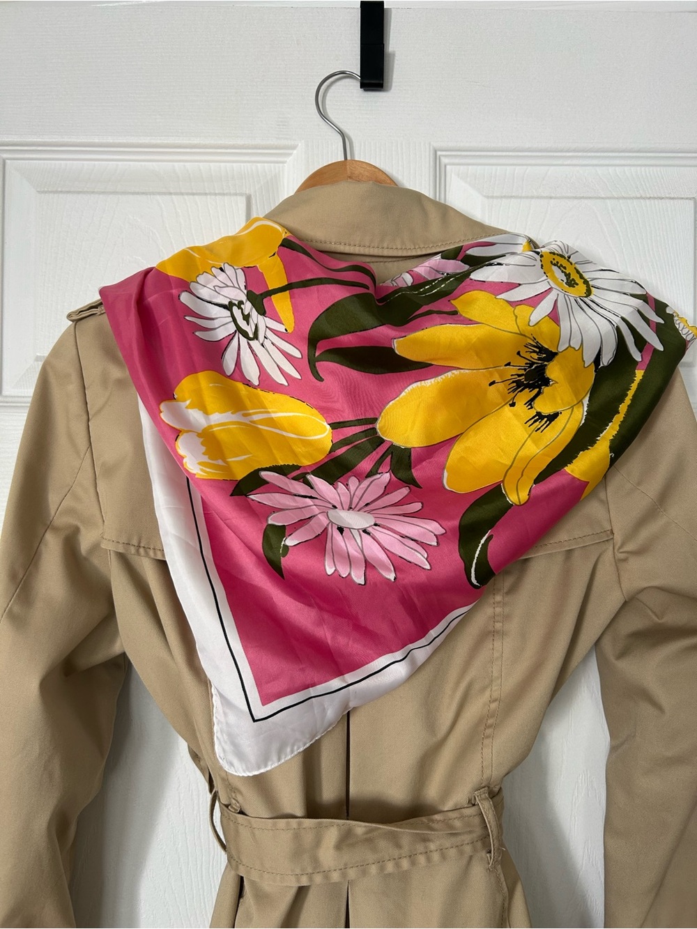 Vintage Totes Water Repellent Floral Scarf